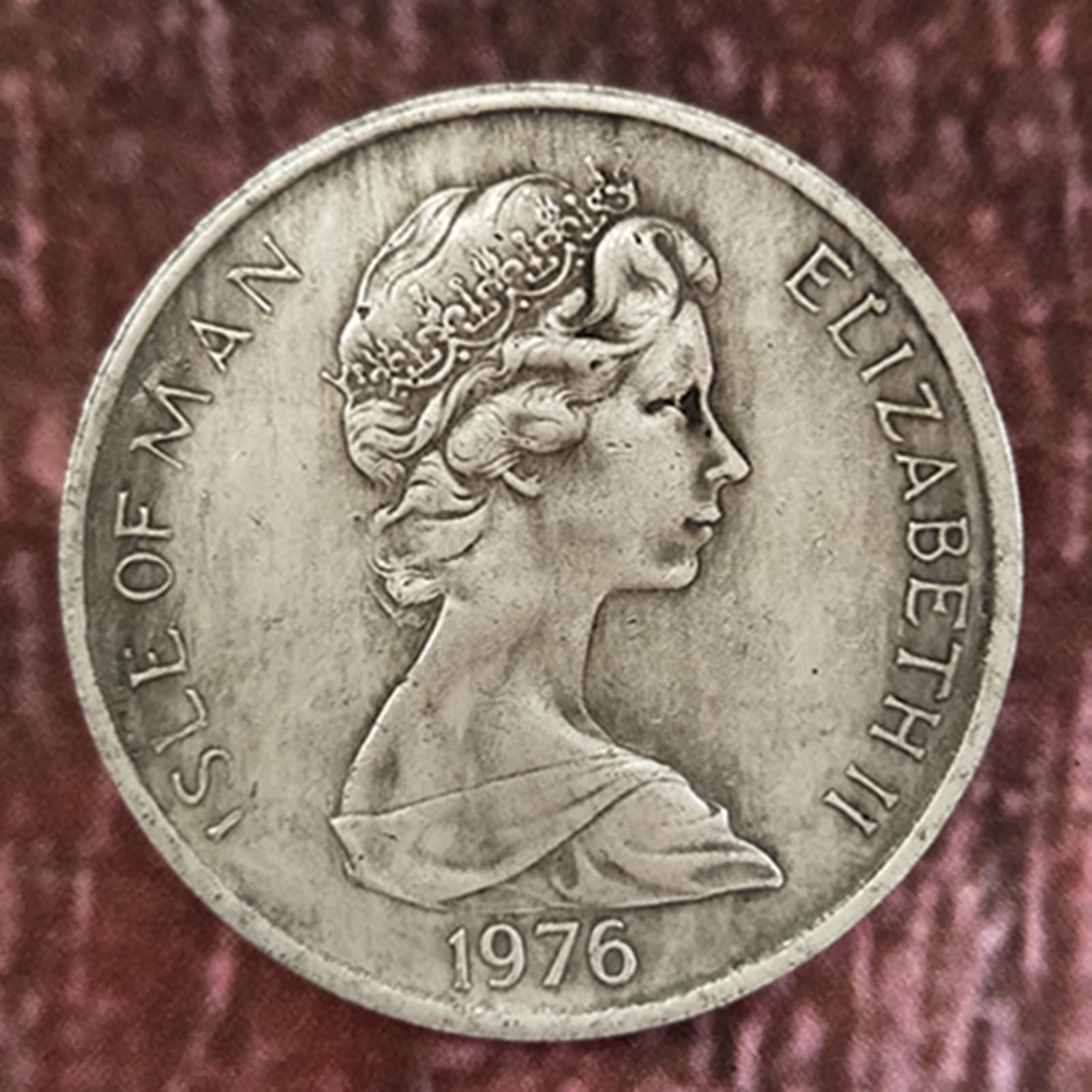 Queen Elizabeth II Souvenir Vintage Coin